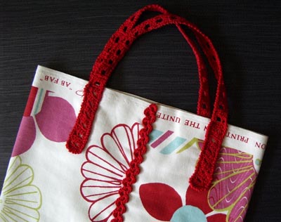 sac en tissu avec poignées crochetées